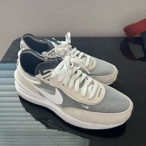 Nike Waffle Sneakers, like new! Size 8